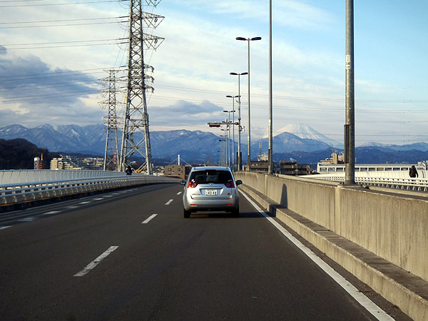 日野バイパスにて